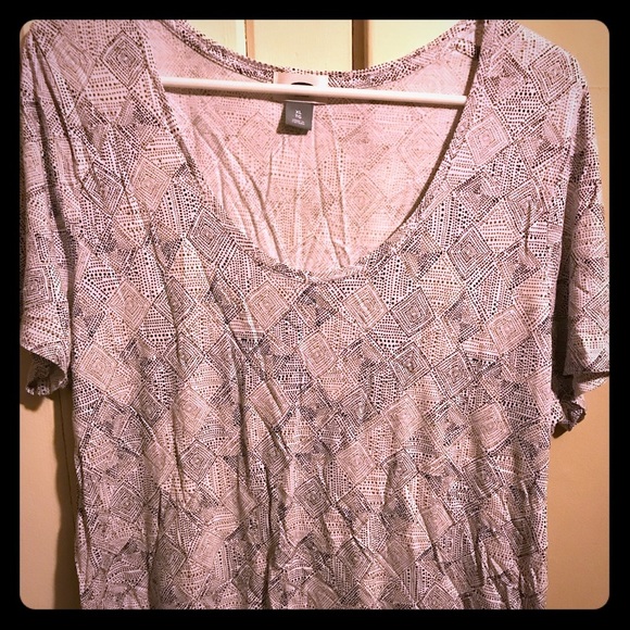 Old Navy patterned tee - Picture 1 of 4